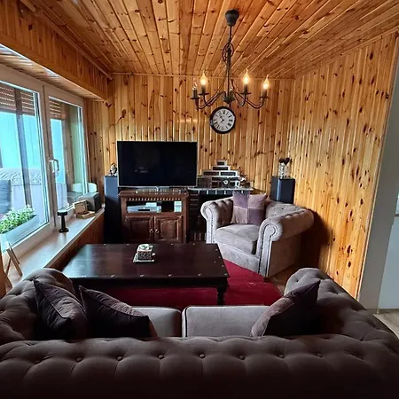 Holiday home Pod Swierkami *